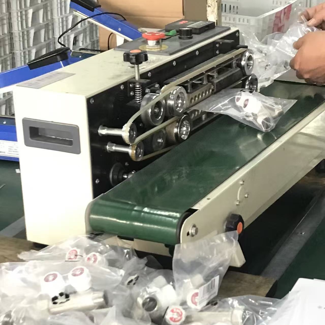 industrial-heat-sealing-packaging-for-manifold-cabinet